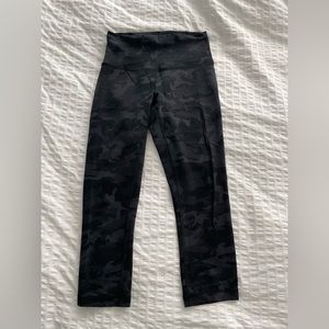 Lululemon leggings crop 21 inch | size 6 | camo
